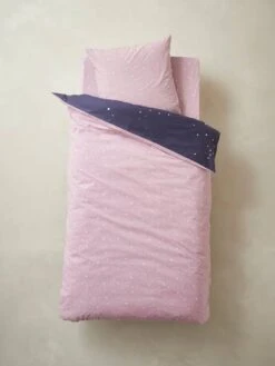 Parure Housse De Couette + Taie D'oreiller Avec Détails Phosphorescents MISS CONSTELLATION Marine / Parme - Vertbaudet -Literie Pour Bébé parure housse de couette taie doreiller avec details phosphorescents miss constellation 5